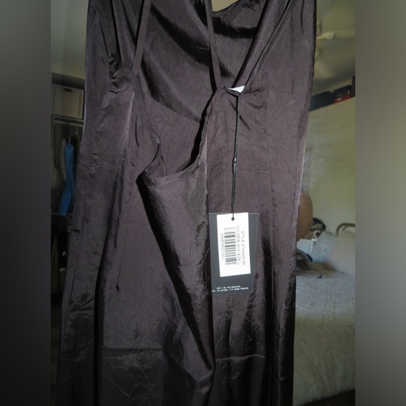 Black Satin Midi dress - Picture 6 of 7